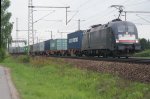 Auf grund von Bauarbeiten am Gterumgehungsgleis im Seelzer Rbf. fuhr ES 64 U-099 mit ihrem Containerzug auf dem Gegengleis richtung Seelze.Dedensen/Gmmer,12.05.2010.