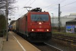 185 595-6  Ruth  kommt durch Kohlscheid als Umleiter mit einem Containerzug aus Richtung Herzogenrath und fhrt die Kohlscheider-Rampe hoch nach Aachen-West bei Wolken am 30.3.2012.