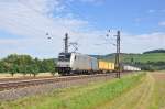 185 717 Railpool-BoxXpress ist mit Containern auf der Main-Spessart-Bahn in Richtung Wrzburg unterwegs.Aufgenommen bei Himmelstadt am 4.8.2012