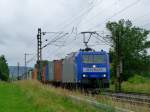 185 511 von Metrans fhrt am 29.06.13 mit einem Containerzug durch das Maintal, bei Himmelstadt, Richtung Gemnden (Main!) 