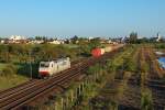 Einer der Containerzüge am 23.9.2014 durch Groß-Gerau war die 185 581 von Crossrail