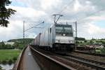 Und nochmal ein Containerzug aus Richtung Süden, nun aber mit RTB 185 676-4 am 25.06.2014 auf der Donaubrücke bei Mariaort.