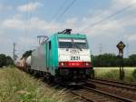 COBRA 2831 (186 223) mit Containerzug am 06.06.15 bei Mainz Bischofsheim