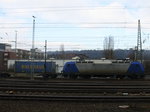 Eine 145er von Crossrail fährt mit einem langen Containerzug aus Zeebrugge-Ramskapelle(B) nach Milano(I) bei der Ausfahrt aus Aachen-West und fährt in Richtung Aachen-Schanz,Aachen-Hbf,Aachen-Rothe-Erde,Stolberg-Hbf(Rheinland)Eschweiler-Hbf,Langerwehe,Düren,Merzenich,Buir,Horrem,Kerpen-Köln-Ehrenfeld,Köln-West,Köln-Süd. Aufgenommen vom Bahnsteig in Aachen-West. 
Bei Sonne und Regenwolken am Nachmittag vom 25.3.2016.