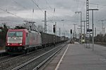 185 597-2 am 17.01.2015 mit einem Containerzug in Müllheim (Baden) und fuhr in Richtung Freiburg.