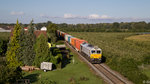 247 052-4 zieht den Südbahn-Containerzug am 07.09.2015 zwischen Langenargen und Kressbronn in Richtung deutsch-österreichische Grenze.
Bis vor einiger Zeit war diese Leistung noch Aufgabe der BR 232, meist in Doppeltraktion.