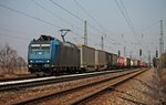 185 536-0 von Crossrail bespannte am 18.03.2015 einen Containerzug aus Antwerpen, als sie mit diesem durch die Gleisanlagen von Orschweier in Richtung Freiburg fuhr.