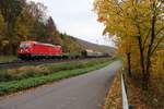 187 135 DB mit einem gemischten Güterzug bei Erzhausen in Richtung Norden unterwegs am 06.11.2017
