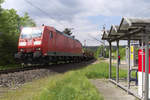 Überraschend kam 185 161-7 mit einem gemischten Güterzug über die Moselbrücke in Konz gerollt. Im Kreuz Konz trennen sich die Strecken nach Saarbrücken, Trier und nach Perl/Apach. 01.05.2018