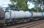 Gelenk-Containertragwagen vom Einsteller Touax Rail Limited mit der Nr. 37 TEN 80 D-TOUAX 4960 445-7 Sggrss 479.0 am 04.08.19 Mönschmühle bei Berlin.
