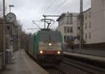 Die Cobra 2841 kommt durch Aachen-Schanz mit einem gemischten Güterzug aus Antwerpen-Noord(B) nach Passau(D) und kommt aus Richtung Aachen-West und fährt in Richtung Aachen-Hbf,Aachen-Rothe-Erde,Stolberg-Hbf(Rheinland)Eschweiler-Hbf,Langerwehe,Düren,Merzenich,Buir,Horrem,Kerpen-Köln-Ehrenfeld,Köln-West,Köln-Süd. Aufgenommen vom Bahnsteig von Aachen-Schanz. 
Am Morgen vom 29.1.2020.
Und das ist mein 10900tes Bahnbild bei http://WWW.Bahnbilder de