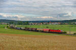187 084 DB Cargo mit einem gemischten Güterzug bei Oberdachstetten Richtung Würzburg, 17.07.2020