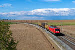 187 193 DB Cargo mit einem modellbahngerechtem gemischten Güterzug bei Gollhofen Richtung Ansbach, 02.09.2020