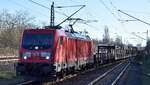 DB Cargo AG, Mainz [D] mit ihrer  187 203  [NVR-Nummer: 91 80 6187 203-5 D-DB] und einem gemischten Güterzug (leer) am 16.01.23 Durchfahrt Bahnhof Berlin Hohenschönhausen.