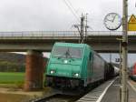 185 607-9 durchfhrt am 3. November 2010 mit einem gemischten Gterzug den Bahnhof Retzbach-Zellingen in Richtung Wrzburg.