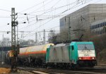 Die Cobra 2843 kommt aus Richtung Kn,Aachen-Hbf mit einem langen gemischten Gterzug aus Kln-Gremberg nach Antwerpen-Noord(B) und fhrt in Aachen-West ein bei Wolken am 6.4.2013.