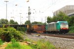 Die Cobra 2826 kommt aus Richtung Kln,Aachen-Hbf mit einem langen gemischten Gterzug aus Kln-Gremberg nach Antwerpen-Noord(B) und fhrt in Aachen-West ein bei Sonne und Wolken am 1.9.2013.