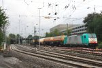 Die Cobra 2826 kommt aus Richtung Kln,Aachen-Hbf mit einem langen gemischten Gterzug aus Kln-Gremberg nach Antwerpen-Noord(B) und fhrt in Aachen-West ein bei Regenwolken in der Abendtimmung am Abend vom 9.10.2013.