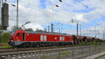 Die Zweikraftlokomotive 2159 241-9 war im April 2024 mit einem Güterzug in Bochum-Langendreer zu sehen.
