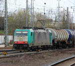 Die Cobra 2842 kommt aus Richtung Montzen/Belgien mit einem Güterzug aus Antwerpen-Noord(B) nach Köln-Gremberg(D) und fährt in Aachen-West ein.