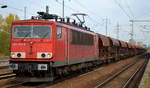 DB Cargo mit Rpool 155 004-5 (9180 6 155 004-5 D-Rpool) und Ganzzug Schüttgutwagen am 09.10.18 Bf. Flughafen Berlin-Schönefeld.