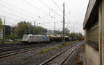 186 424-8 von Lineas/Railpool kommt aus Richtung Montzen/Belgien mit einem Güterzug aus Antwerpen-Noord(B) nach Köln-Gremberg(D) und fährt in Aachen-West ein. 
Aufgenommen vom Bahnsteig in Aachen-West. 
Bei Regenwetter am Nachmittag vom 30.10.2018.