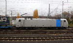 186 183-0 von Lineas/Railpool fährt mit einem Güterzug aus Novara-Boschetto(I) nach Zeebrugge-Vorming(B) bei der Ausfahrt aus Aachen-West in Richtung Montzen/Belgien. Aufgenommen vom Bahnsteig in Aachen-West.
Bei Regenwolken am Nachmittag vom 12.11.2018.
