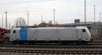 186 492-5 von DB-Schenker/Railpool  steht in Aachen-West mit einem Güterzug.
Aufgenommen vom Bahnsteig in Aachen-West. 
Bei Wolken am Kalten Nachmittag vom 21.11.2018.
