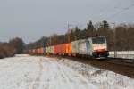 186 107 (R2X) der RTB ist mit einem Containerzug am 19.01.2013 in Waghusel