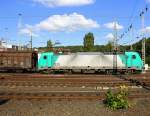 Die Cobra 2820 fährt mit einem Aluminiumzug aus Nievenheim(D) nach Dollands-Moor(GB),
aufgenommen bei der Ausfahrt aus Aachen-West in Richtung Montzen/Belgien. Aufgenommen vom Bahnsteig in Aachen-West.
Bei schönem Herbstwetter am Nachmittag vom 27.9.2015. 