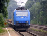 185 536-0 von Crossrail  kommt aus Richtung Aachen-West mit einem Güterzug aus Belgien nach Norden und fährt durch Kohlscheid und fährt in Richtung Herzogenrath,Neuss. 
Aufgenommen vom Bahnsteig 2 in Kohlscheid. 
Am Mittag vom 12.8.2016.