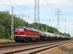 232 238-6 mit einem Tankzug bei der Durchfahrt durch Diedersdorf  in Brandenburg am 21.