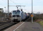 193 828 von VTG und 265 499-4 von Northrail  kommen durch Rheydt-Hbf mit einem Kesselzug aus  Oberhausen nach Köln und fahren in Richtung Jüchen,Grevenbroich,Köln. 
Aufgenommen vom Bahnsteig 3 in Rheydt-Hbf. 
Bei Sonnenschein am Kalten Nachmittag vom 17.2.2018.