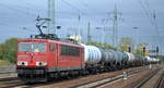 DB Cargo mit Rpool 155 019-3 (9180 6 155 019-3 R-Rpool) mit Kesselwagenzug am 04.10.18 Bf. Flughafen Berlin-Schönefeld.