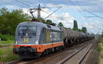 Hector Rail mit   242.516  Name: Ferdinand [NVR-Nummer: 91 80 6182 516-5 D-HCTOR] und Kesselwagenzug (leer) Richtung Stendell am 29.07.21 Durchfahrt Bf. Berlin-Hohenschönhausen.