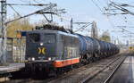 Hectorrail mit  162.007  Name: Beckert (NVR:  91 80 6 151 134-4 D-HRDE ) und einem Kesselwagenzug (leer) Richtung Stendell am 06.04.23 Durchfahrt Bahnhof Berlin Hohenschönhausen.