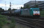 Die Cobra 2809 kommt aus Richtung Montzen/Belgien mit einem lzug aus Antwerpen-Petrol(B) nach Basel(CH) und fhrt Aachen-West ein bei der Abendstimmung am 6.6.2012.