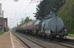 Nachschuss auf zwei kleinen zweiachsigen Kesselwagen der Firma VTG, die am Zugschluss eines Kesselwagenganzzug am 02.05.2013 mit der Zuglok SBB Cargo Re 482 024-7 mitgeloffen sind.