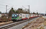 Im Hertha BSC Look kommt die 193 246 mit einem KLV Zug nach Nord in Langenisarhofen vorbei.Bild 9.12.2017
