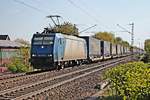 ATLU/XRAIL 185 525-3 am Nachmittag des 13.04.2017 mit einem  LKW Walter -KLV nach Belgien bei Heitersheim und fuhr mit diesem in Richtung Norden.