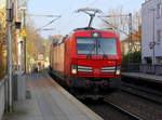 193 347 DB kommt aus Richtung Aachen-West mit einem LKW-Zug aus Zeebrugge-Vorming(B) nach Novara-Boschetto(I) und fährt durch Aachen-Schanz in Richtung