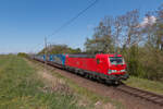 Am 03.05.2020 fuhr 193 353-0 mit einem LKW Walter KLV-Zug Richtung Süden. Fotografiert in Rostock-Riekdahl.