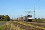 MRCE 185 407  MARCO POLO , vermietet an TX Logistik, mit KLV-Zug Eskilstuna/Malmö - Kaldenkirchen (Diepholz, 28.10.2021).