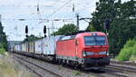 DB Cargo AG [D] mit ihrer  193 339  [NVR-Nummer: 91 80 6193 339-9 D-DB] und einem KLV-Zug am 12.06.23 Höhe Bahnhof Saarmund.