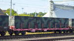 Drehgestell-Flachwagen der DB Cargo mit der Nr. 31 TEN 80 D-DB 3505 005-9 Rns 674 beladen mit Wechselbrücken vom Militär am 25.08.22 Vorbeifahrt Magdeburg Hbf.