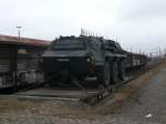 Ein Panzer der Bundeswehr stand am 21.2.2009 auf einem Gterwagen an einer Verladerampe im Oldenburger Gterbahnhof.