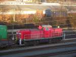 294 729-9 rangiert am 15. Januar 2012 mit einem Flachwagen im Nrnberger Rangierbahnhof.