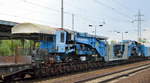 Ein FELBERMAYR 10-achsiger Tragschnabelwagen  mit Tiefladebrücke ohne Ladung am 10.09.18 Bf. Flughafen Berlin-Schönefeld.