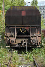 Ein in der Stahlindustrie verwendeter Selbstentladewagen auf dem Museumsgelände der Henrichshütte.