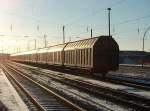 298 318 brachte am 27.Januar 2011 mehrere Hbbills-Wagen von Mukran nach Bergen/Rgen zum abstellen.